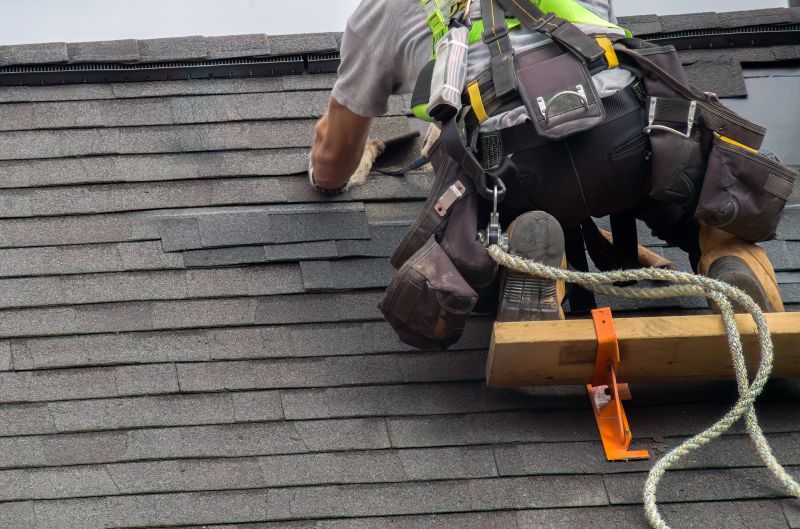 Asphalt Roofing Service in Smithville, TN